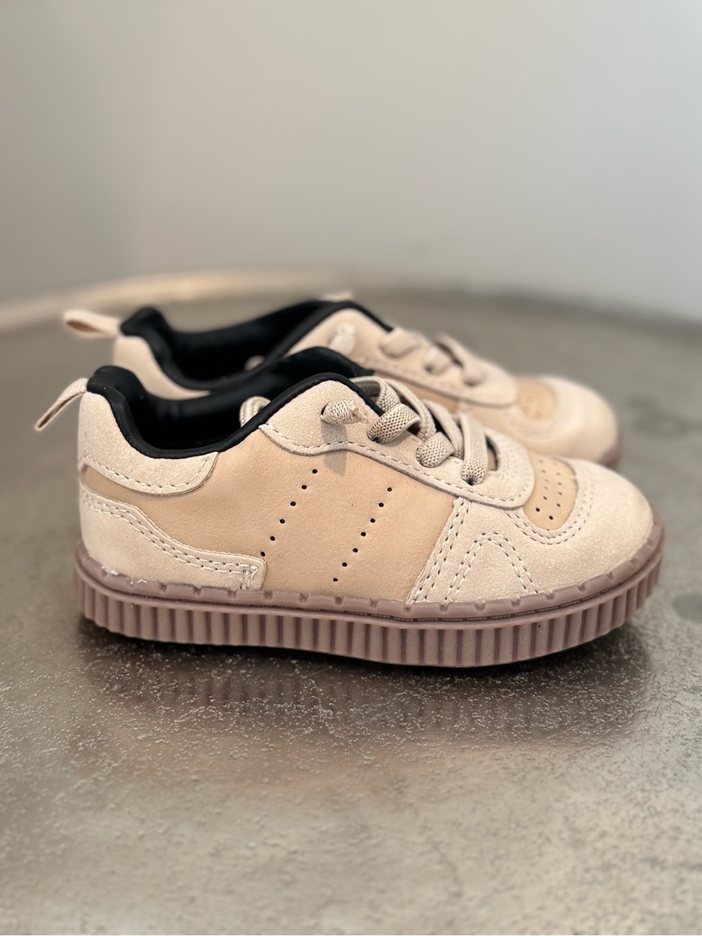 OshKosh B'gosh Beige and Black Kids Lace-Up Sneakers